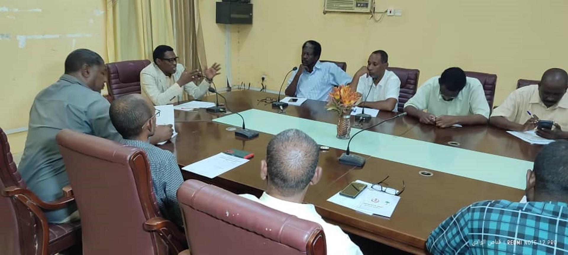 وزير الاستثمار بالشمالية يطلع علي الخطة الاعلامية لمؤتمر الاستثمار والصناعة