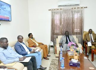 الفريق أحمد العمدة يلتقي وفد وزارة الصحة بالاقليم الفريق أحمد العمدة يلتقي وفد وزارة الصحة بالاقليم