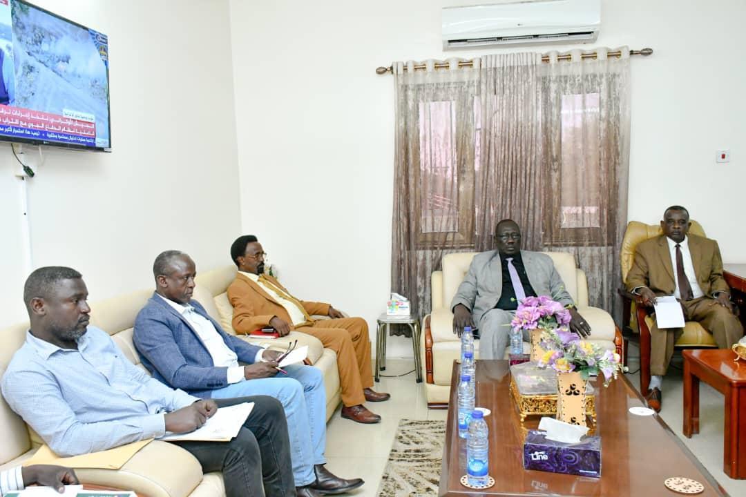 الفريق أحمد العمدة يلتقي وفد وزارة الصحة بالاقليم الفريق أحمد العمدة يلتقي وفد وزارة الصحة بالاقليم