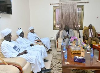 بادي يلتقي وفد القيادات العليا لمجلس السلام بالإقليم بادي يلتقي وفد القيادات العليا لمجلس السلام بالإقليم