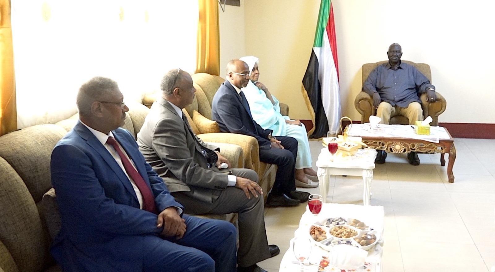 نائب رئيس مجلس السيادةيلتقي وفد الأليةالوطنية لدعم التحول المدني الديمقراطي نائب رئيس مجلس السيادةيلتقي وفد الأليةالوطنية لدعم التحول المدني الديمقراطي