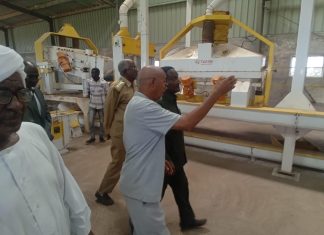 والي سنار يطمئن على موقف الدقيق بمطاحن تور الدبة بسنار والي سنار يطمئن على موقف الدقيق بمطاحن تور الدبة بسنار