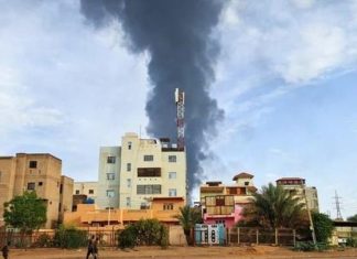 الدعم السريع يقصف مستشفى بامدرمان ويطلق صواريخ على أحياء الثورات ويستهدف قاعدة جبل أولياء العسكرية الدعم السريع يقصف مستشفى بامدرمان ويطلق صواريخ على أحياء الثورات ويستهدف قاعدة جبل أولياء العسكرية