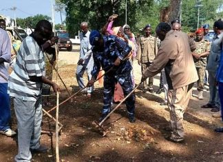 انطلاق حملة اصحاح البيئة باحياء مدينة كادقلي انطلاق حملة اصحاح البيئة باحياء مدينة كادقلي