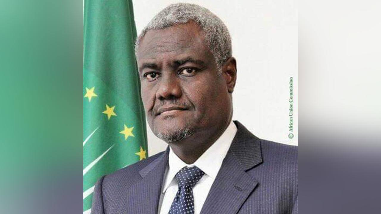 وفد من الاتحاد الأفريقي برئاسة موسى فكي يقود لقاءات مكثفة مع قوى سياسية سودانية بالقاهرة
