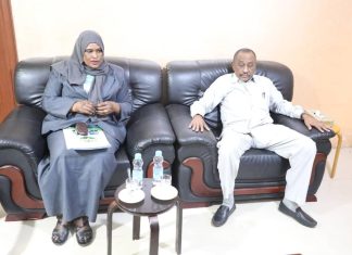 والى القضارف ومدير جامعه القضارف يبحثان الترتيبات المتعلقة باستئناف الدراسه والى القضارف ومدير جامعه القضارف يبحثان الترتيبات المتعلقة باستئناف الدراسه