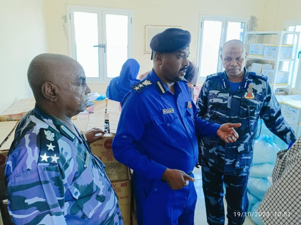 مدير شرطة نهر النيل يدشن توزيع الطرد السلعي لمنسوبي الشرطة