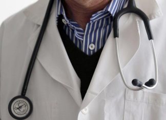 مقتل مسؤولة وإصابة أربعة أطباء مقتل مسؤولة وإصابة أربعة أطباء