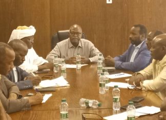 والى جنوب دارفور يتراس اجتماع ادارة الازمه لحكومة الاقليم ببورتسودان والى جنوب دارفور يتراس اجتماع ادارة الازمه لحكومة الاقليم ببورتسودان