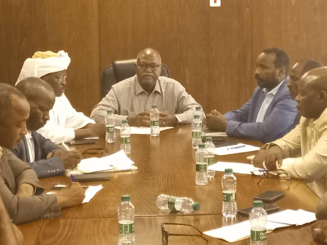 والى جنوب دارفور يتراس اجتماع ادارة الازمه لحكومة الاقليم ببورتسودان والى جنوب دارفور يتراس اجتماع ادارة الازمه لحكومة الاقليم ببورتسودان