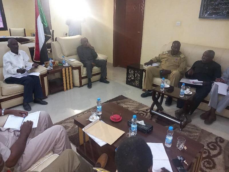 والى القضارف يلتقى المديرين التنفيذيين بمحليات الولاية والى القضارف يلتقى المديرين التنفيذيين بمحليات الولاية