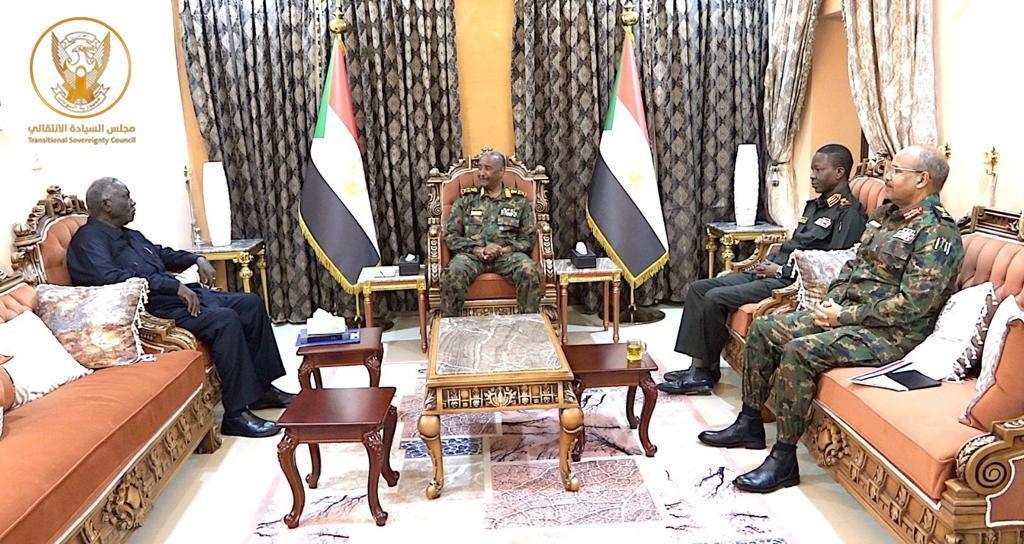 مجلس السيادة يتداول حول الأوضاع الأمنية وقضايا معاش الناس مجلس السيادة يتداول حول الأوضاع الأمنية وقضايا معاش الناس