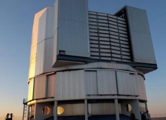 علماء فلك يرصدون تدفقاً فائق القوة لموجات راديوية من مجرة بعيدة علماء فلك يرصدون تدفقاً فائق القوة لموجات راديوية من مجرة بعيدة