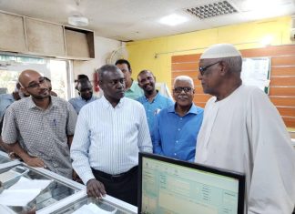 والي الخرطوم يقف علي مخزون الدواء بالولاية والي الخرطوم يقف علي مخزون الدواء بالولاية