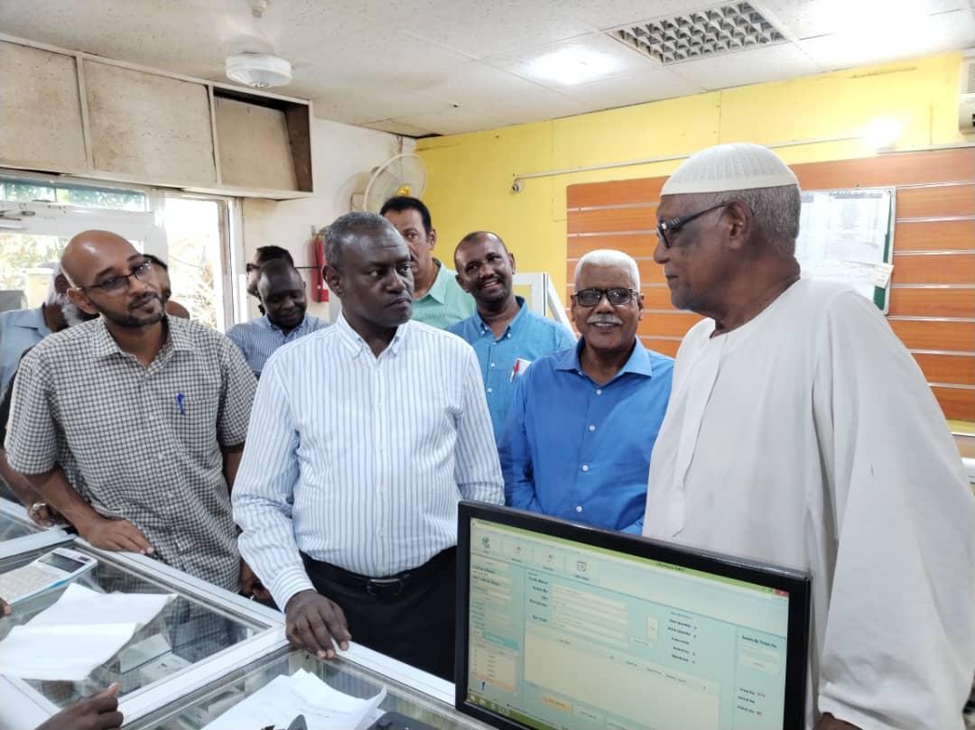 والي الخرطوم يقف علي مخزون الدواء بالولاية