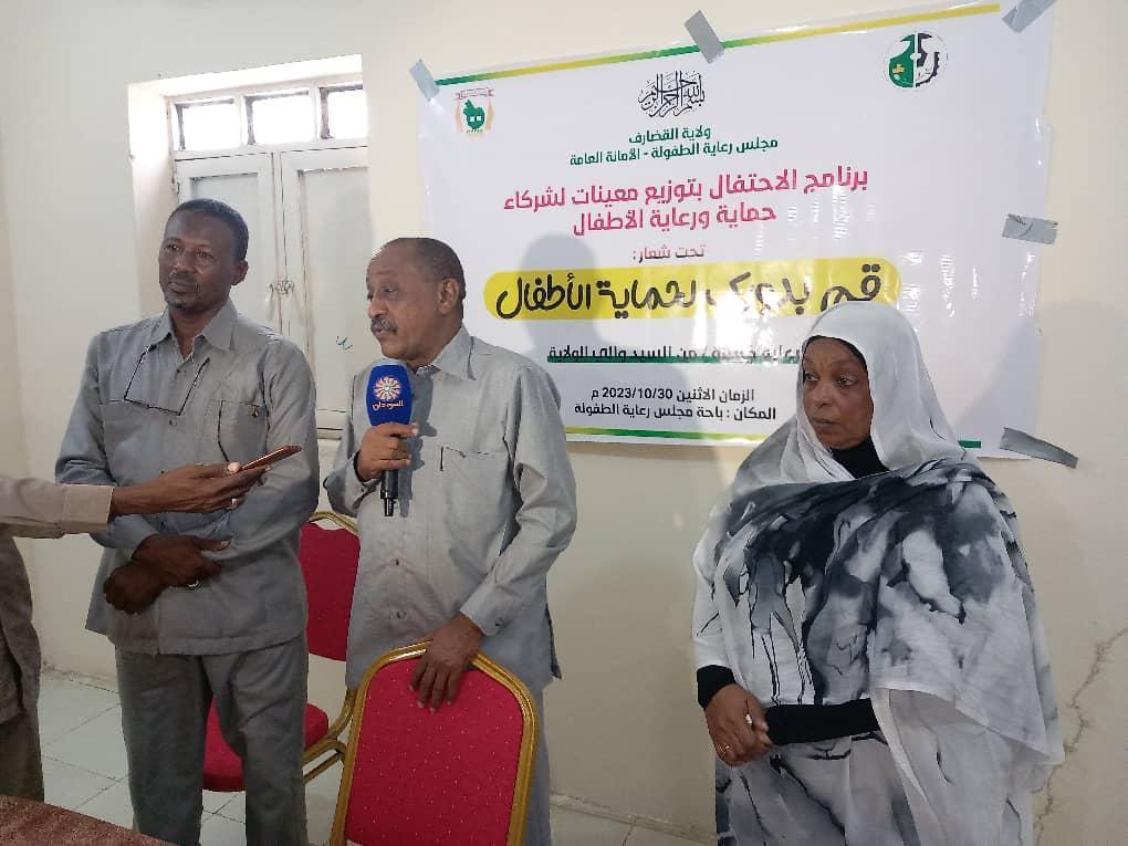 توزيع معينات عمل لشركاء حماية الطفولة بالقضارف