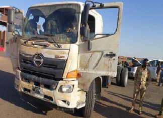 ضبط أسلحة وأجهزة إتصال ثريا ومركبات بمنطقة الجبل الازرق بشندي ضبط أسلحة وأجهزة إتصال ثريا ومركبات بمنطقة الجبل الازرق بشندي