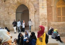 الحرب وعدم صرف الرواتب يثقلان الموسم الدراسي في السودان الحرب وعدم صرف الرواتب يثقلان الموسم الدراسي في السودان