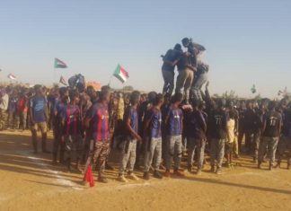 والي الشمالية و قائد الفرقة(١٩) مشاة يشهدان تخريج المستنفرين بالدبة والي الشمالية و قائد الفرقة(١٩) مشاة يشهدان تخريج المستنفرين بالدبة