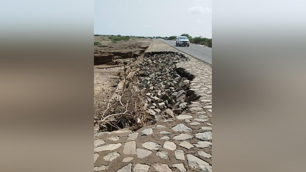 استئناف العمل بكرت الزمن للبصات السفرية وانجراف بالطريق بسواكن استئناف العمل بكرت الزمن للبصات السفرية وانجراف بالطريق بسواكن