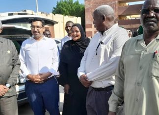 بتشريف والي البحر الاحمر تدشين برنامج توزيع مواد غذائيةلدور الإيواء بتشريف والي البحر الاحمر تدشين برنامج توزيع مواد غذائيةلدور الإيواء