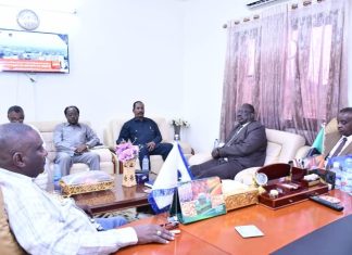 بادي يتسلم كتاب الدراسات الهندسية والفنية لتطوير مطار الدمازين بادي يتسلم كتاب الدراسات الهندسية والفنية لتطوير مطار الدمازين