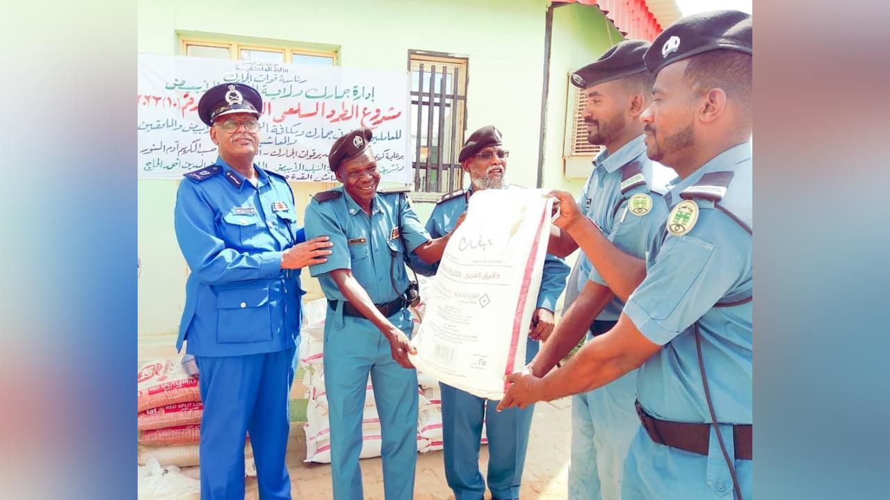 جمارك النيل الأبيض يدشن مشروع الطرد السلمي للعاملين جمارك النيل الأبيض يدشن مشروع الطرد السلمي للعاملين