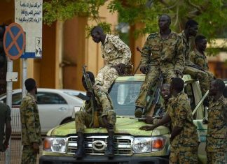 الجيش التشادي يعلن تجريد 320 جندي سوداني من اسلحتهم الجيش التشادي يعلن تجريد 320 جندي سوداني من اسلحتهم