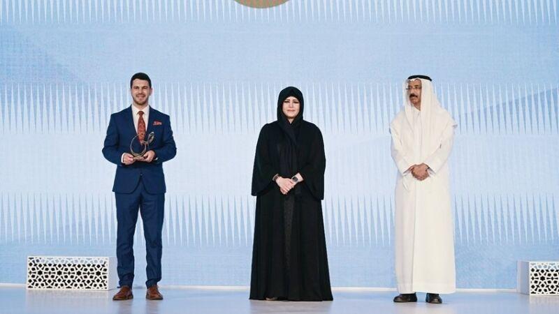 تتويج المغربي عماد العطار بجائزة محمد بن راشد للغة العربية تتويج المغربي عماد العطار بجائزة محمد بن راشد للغة العربية