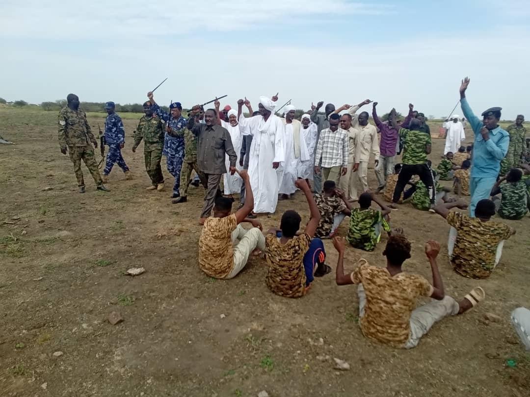 والي سنار يشهد ضرب النار لمستنفري ببنذقة محلية السوكي والي سنار يشهد ضرب النار لمستنفري ببنذقة محلية السوكي