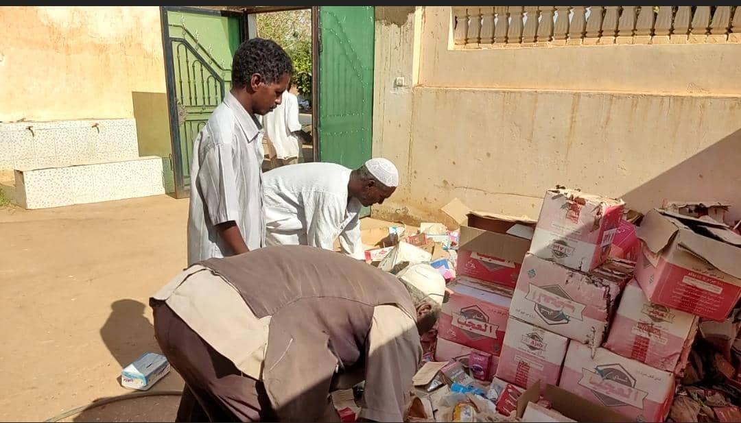 تنفيذي محلية مروي يقف على ضبطيات وإبادة سلع ومواد منتهيةالصلاحية تنفيذي محلية مروي يقف على ضبطيات وإبادة سلع ومواد منتهيةالصلاحية