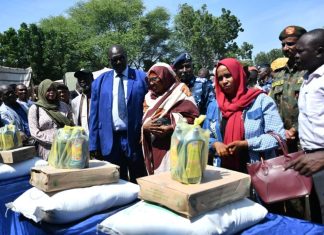 بادي يدشن مبادرة توزيع المساعدات الإنسانية للمتضررين من الحرب بادي يدشن مبادرة توزيع المساعدات الإنسانية للمتضررين من الحرب