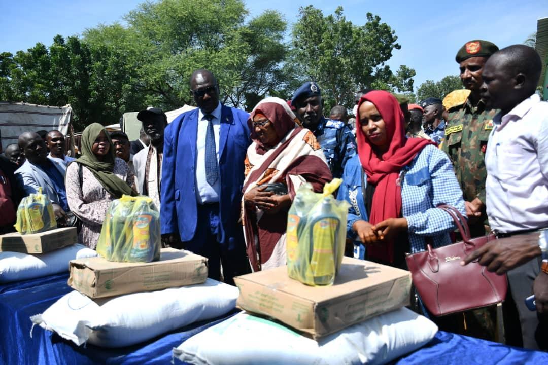 بادي يدشن مبادرة توزيع المساعدات الإنسانية للمتضررين من الحرب بادي يدشن مبادرة توزيع المساعدات الإنسانية للمتضررين من الحرب