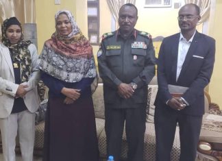 قائد منطقة البحر الأحمر العسكرية يؤكددعمه للمتأثرين بالحرب قائد منطقة البحر الأحمر العسكرية يؤكددعمه للمتأثرين بالحرب