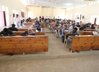 مدير جامعة القضارف يقف على بداية الامتحانات مدير جامعة القضارف يقف على بداية الامتحانات