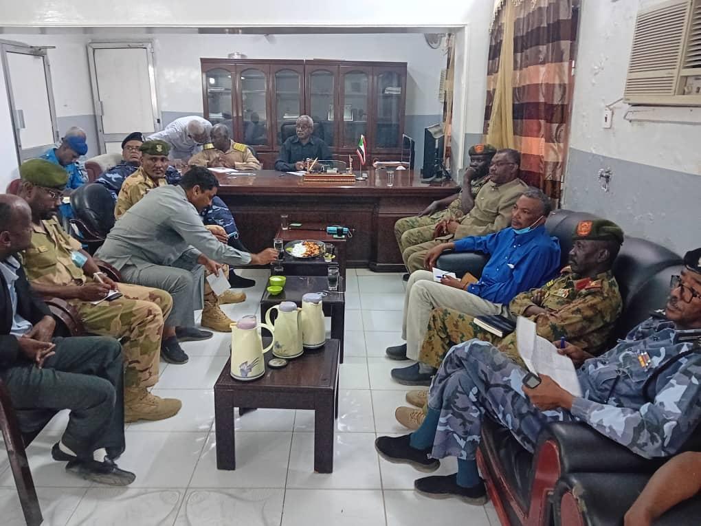والي النيل الأبيض يقف علي الأوضاع الأمنية والصحية بمحلية الدويم والي النيل الأبيض يقف علي الأوضاع الأمنية والصحية بمحلية الدويم