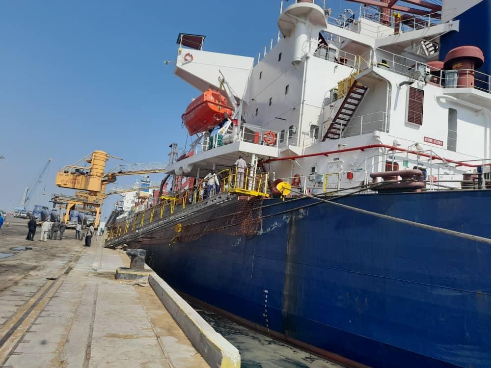 هيئة الموانئ البحرية تناقش اليات تسهيل حركة الصادر والوارد هيئة الموانئ البحرية تناقش اليات تسهيل حركة الصادر والوارد