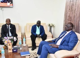 بادي يقف على إدخال النازحين واللاجئين في مظلة التأمين الصحي بادي يقف على إدخال النازحين واللاجئين في مظلة التأمين الصحي