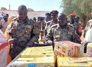 قائد الفرقة (14)مشاة بكادوقلي يتسلم وثبة المودة لدعم الجيش قائد الفرقة (14)مشاة بكادوقلي يتسلم وثبة المودة لدعم الجيش