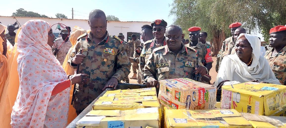 قائد الفرقة (14)مشاة بكادوقلي يتسلم وثبة المودة لدعم الجيش قائد الفرقة (14)مشاة بكادوقلي يتسلم وثبة المودة لدعم الجيش