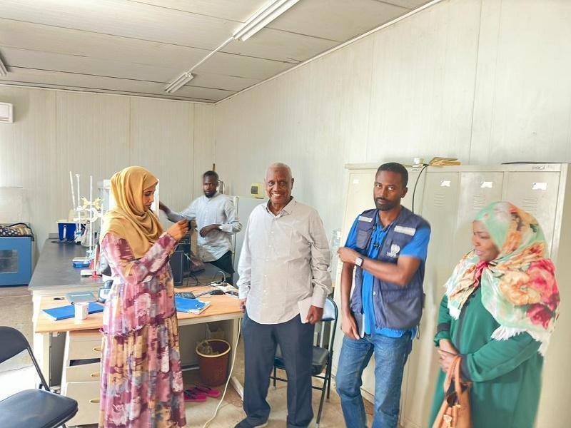 الصحة بسنار والصحة العالمية تقفان على كلورة مياه سنجة الدالي الصحة بسنار والصحة العالمية تقفان على كلورة مياه سنجة الدالي