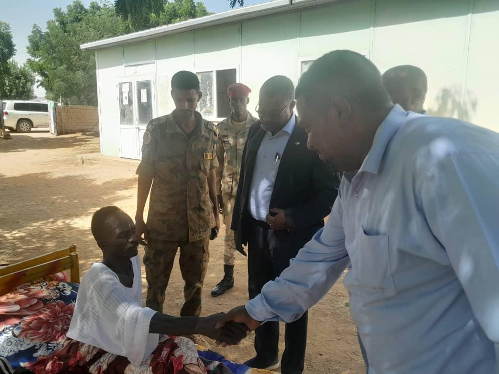 مدير جهاز الأمن بالنيل الابيض يزور جرحي العمليات العسكرية مدير جهاز الأمن بالنيل الابيض يزور جرحي العمليات العسكرية