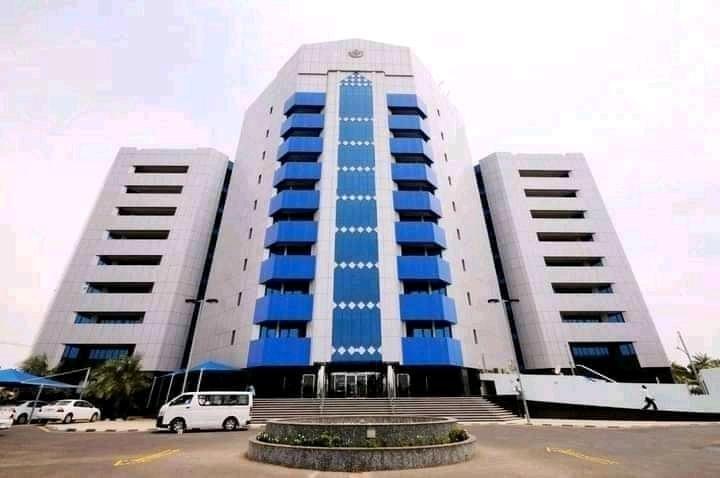 مدير بنك جديد يدفع باستقالته مدير بنك جديد يدفع باستقالته