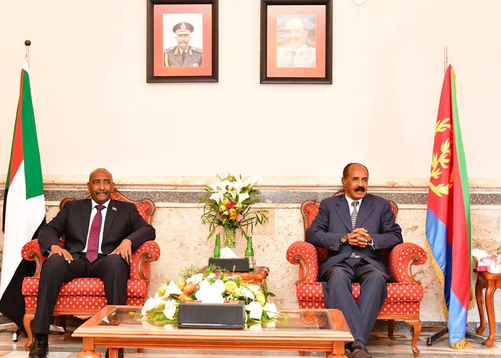 البرهان يختتم زيارة ناجحة لجيبوتي ويلتقي افورقي بمطار اسمرا البرهان يختتم زيارة ناجحة لجيبوتي ويلتقي افورقي بمطار اسمرا