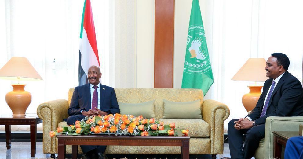 البرهان والسكرتير التنفيذي للإيقاد اتفقا على عقد قمة طارئة للإيقاد البرهان والسكرتير التنفيذي للإيقاد اتفقا على عقد قمة طارئة للإيقاد