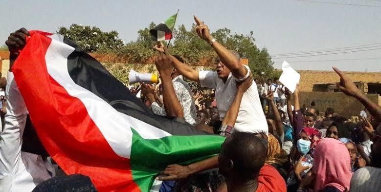 قوى سياسية سودانية ترفض الاقصاء وتطالب دولا في المنطقة بوقف التشوين للدعم السريع قوى سياسية سودانية ترفض الاقصاء وتطالب دولا في المنطقة بوقف التشوين للدعم السريع