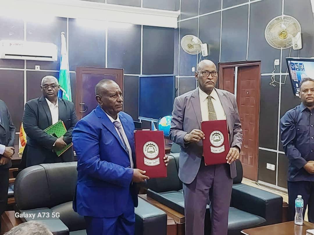 والي الجزيرة يستلم مهام عمله ويترأس إجتماع لجنة الأمن والي الجزيرة يستلم مهام عمله ويترأس إجتماع لجنة الأمن