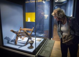 مجموعة الذهب السكيثي تصل إلى أوكرانيا في ظل استياء روسي مجموعة الذهب السكيثي تصل إلى أوكرانيا في ظل استياء روسي