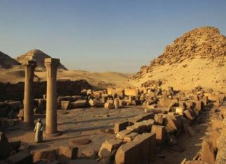 بعثة أثرية تشيكية تكتشف مقبرة الكاتب الملكي في مصر بعثة أثرية تشيكية تكتشف مقبرة الكاتب الملكي في مصر