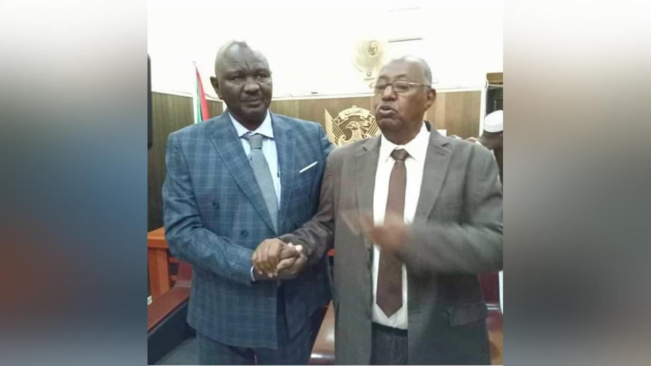 د. عصام الدين هارون يتسلم مهامه رسمياً والياً لغرب كردفان د. عصام الدين هارون يتسلم مهامه رسمياً والياً لغرب كردفان